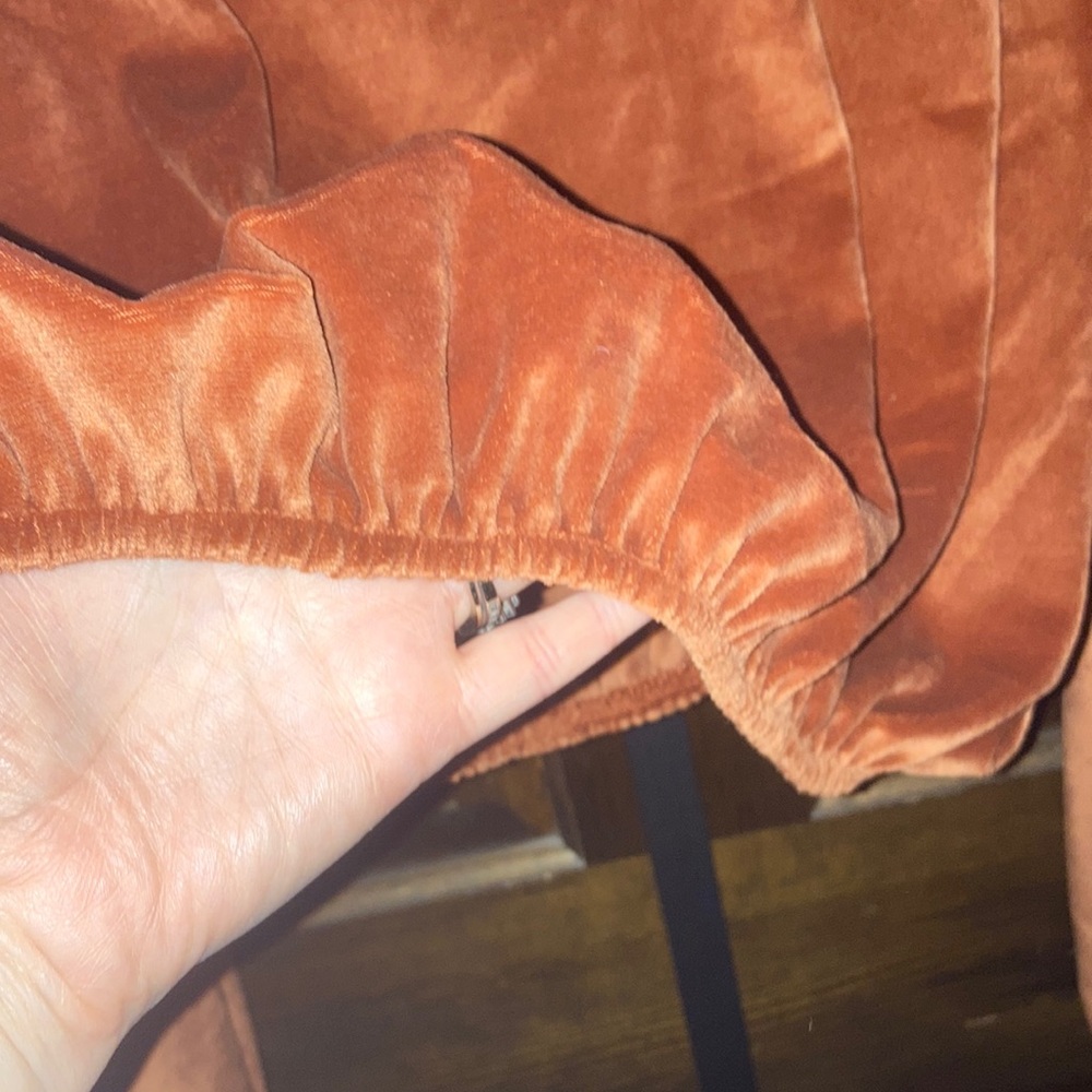 NWOT Chic Rust Copper Women's Velour Crop Top - Picture 5 of 7